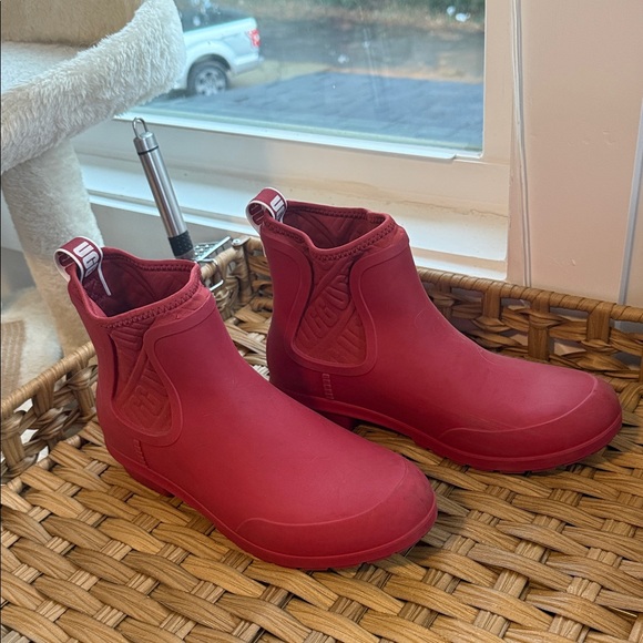 UGG Red Rain-booties Size 7 - Picture 1 of 8